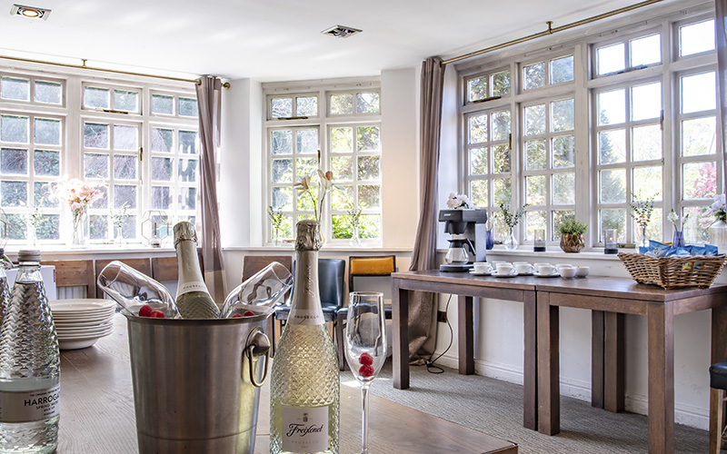 pcp-2024-secondaryspaces-chilwortharms-privatedining-img-01.jpg
